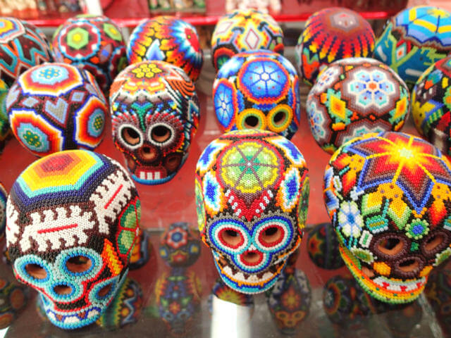 ドクロ　メキシコ　8個セット huichol-skull.jpg