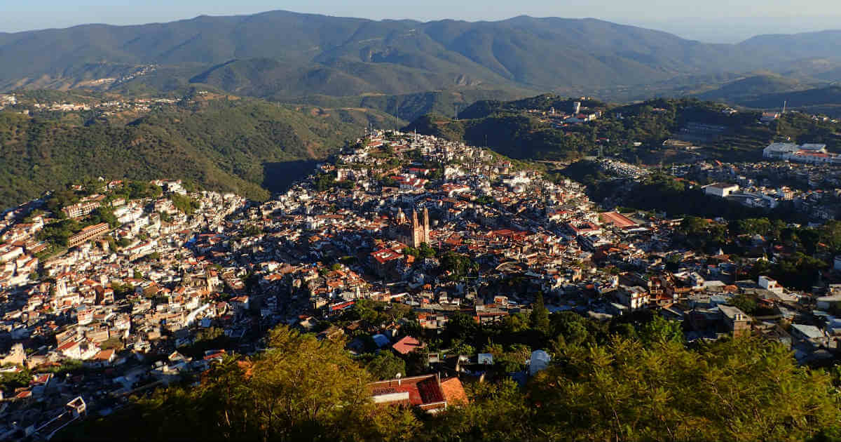 展望台から見たタスコの町(Taxco)