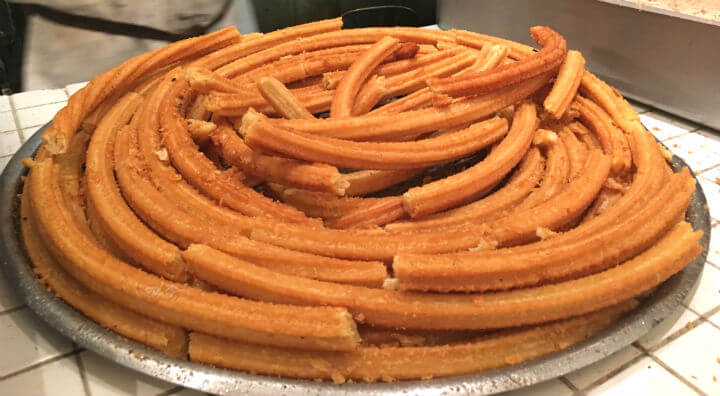 メキシコのチュロス作り