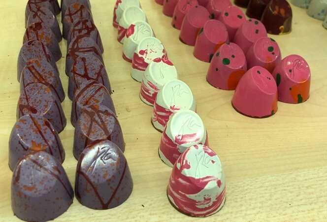 Que Bo!のチョコレート白、ピンク