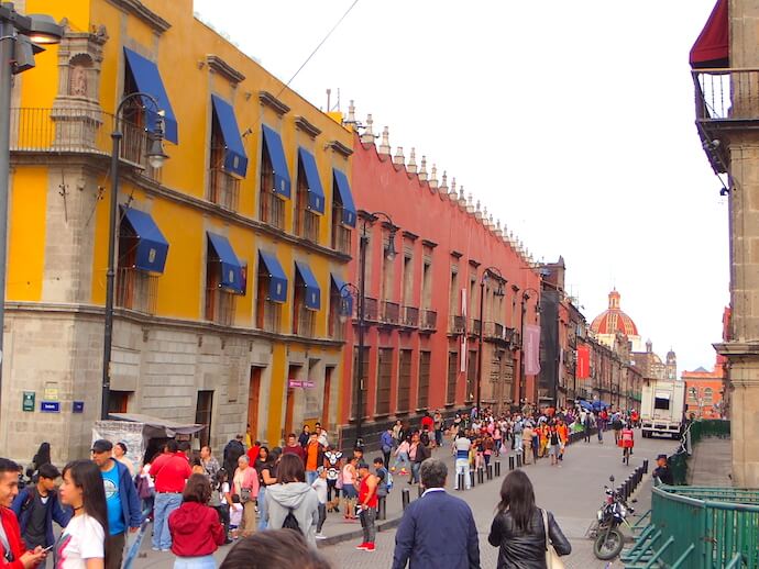 メキシコシティ 歴史地区の街並み1