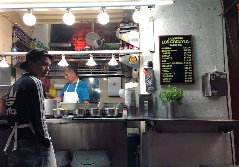 Los Cocuyosタコス屋台2
